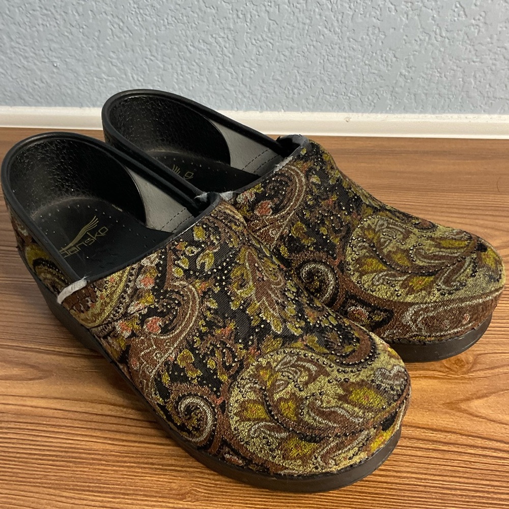 Dansko brown Paisley Tapestry Clogs size 39